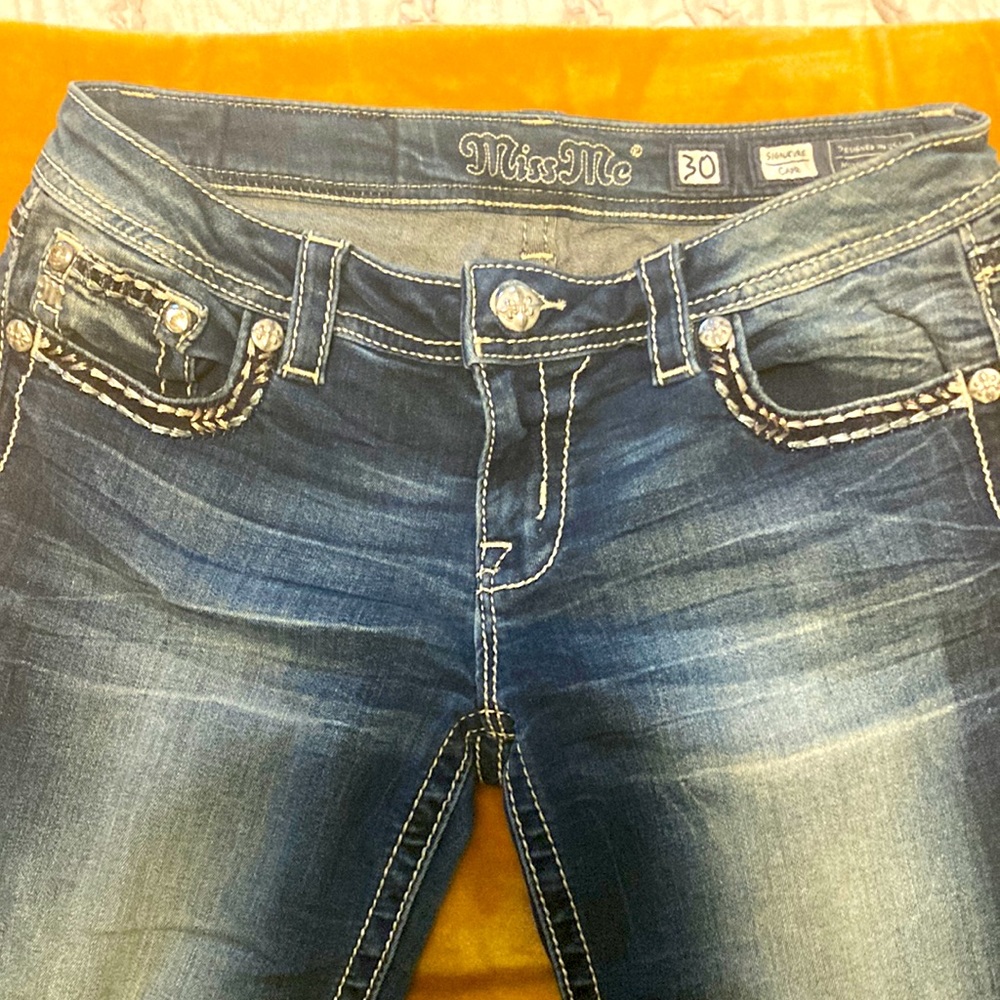 Miss Me size 30 Signature Capri Jeans